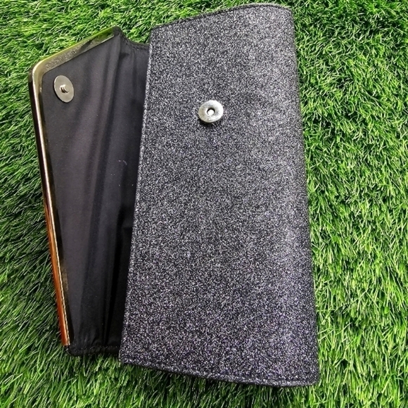 Payless womens clutch bag in silver and black prestine condition - Picture 6 of 7